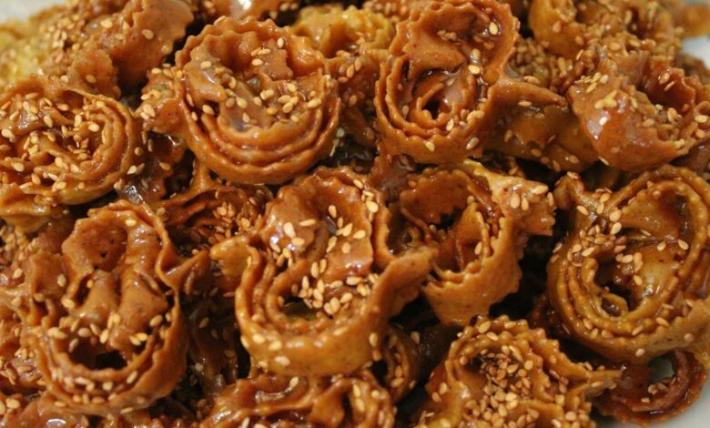 وصفة مثالية لحلوى الشباكية أجمل الحلويات المغربية في شهر رمضان المبارك